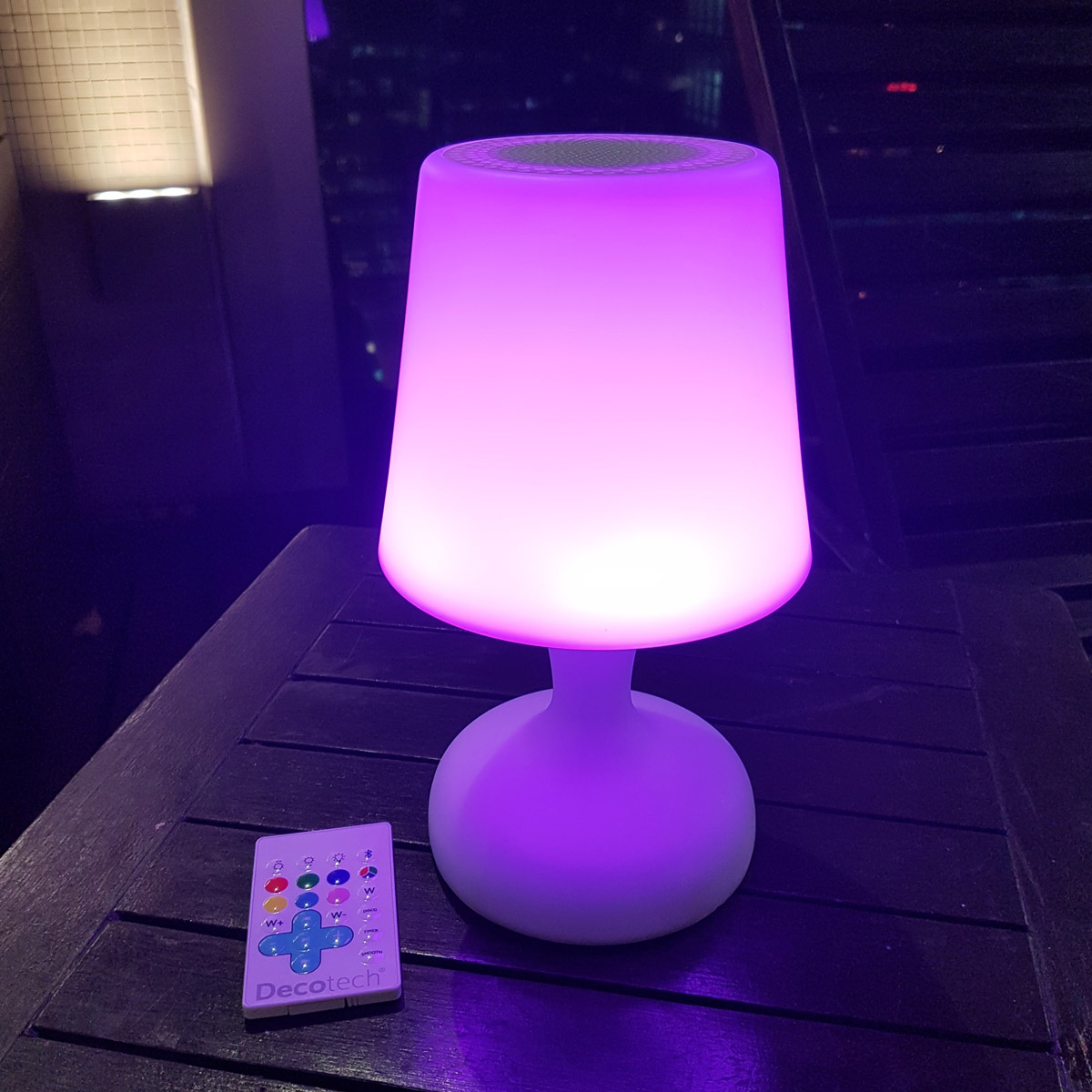 Lampe LED couleur & son Bluetooth® avec télécomande et batterie rechargeable 